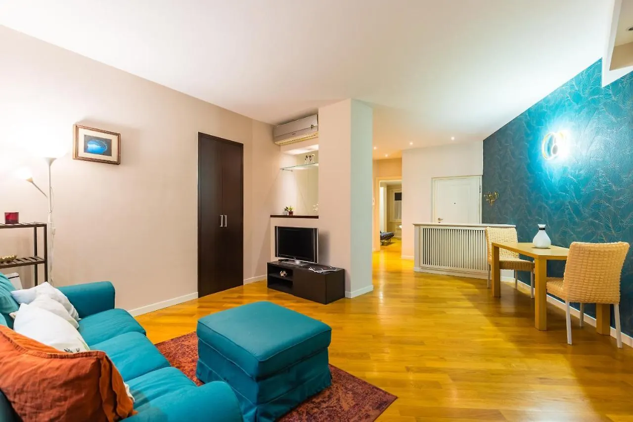 Stylish Apartment At Piazza Municipio By Wonderful Italy location